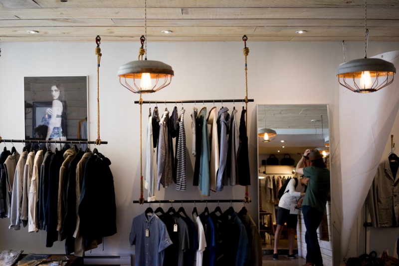 magasin-COURMES-min_clothing_store_shop_boutique_men's_fashion_clothes_business_retail_shopping-1062572