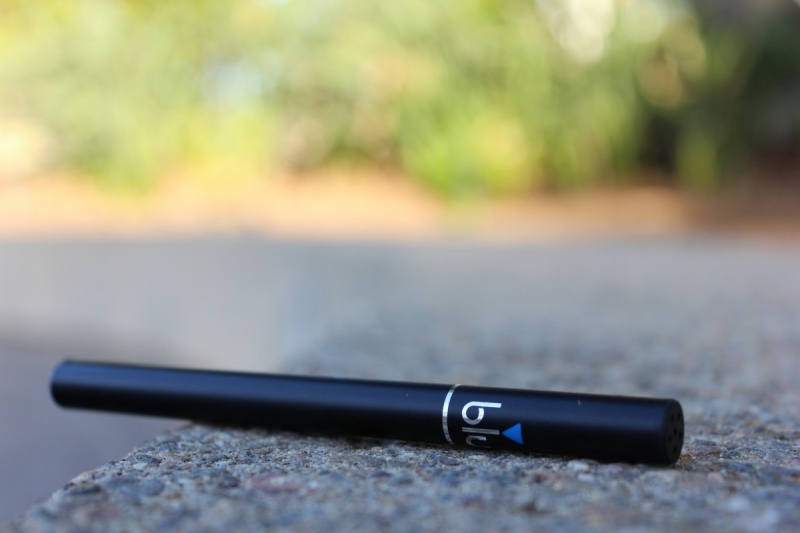magasin-COURMES-min_e_cigarette_vaping_blu_cigs_blu_electronic_cigarette_tobacco_cigarette_smoke-637061